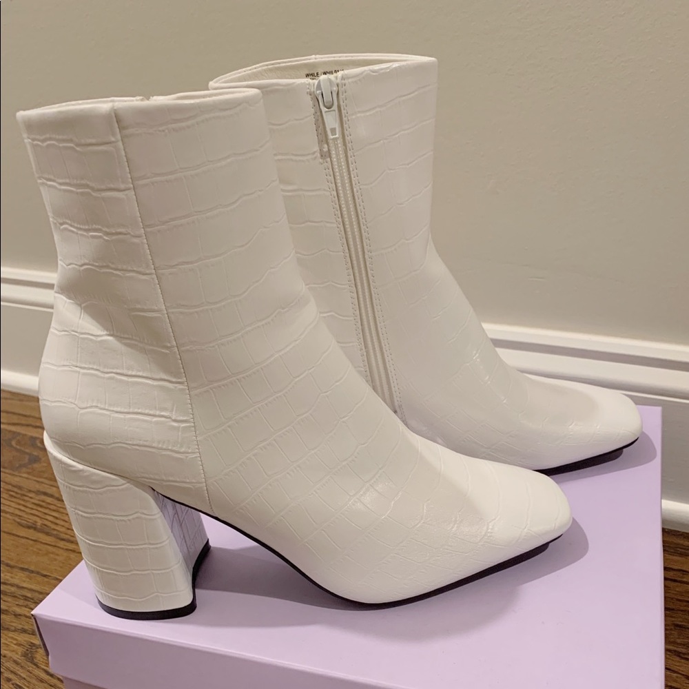 White Heeled Boots ⛸️